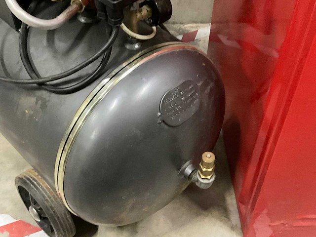 Atlas copco zuigercompressor - afbeelding 7 van  8