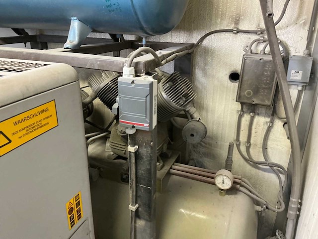 Atlas-copco/kaeser ga10ff/ 751-500 schroefcompressor met 1x 2traps zuigercompressor en buffertank - afbeelding 4 van  8