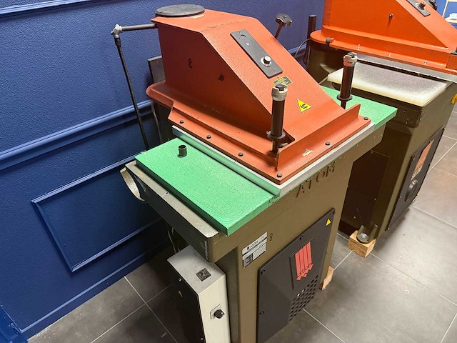 Atom - 2013 - se 25 - leder bewerkingsmachine - afbeelding 7 van  7