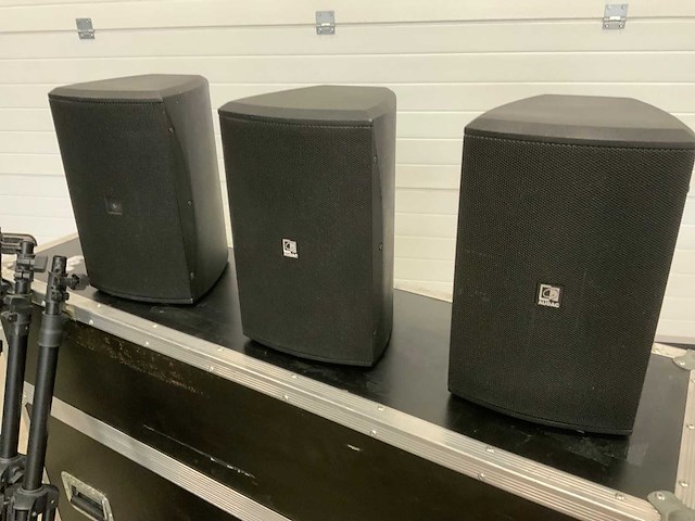 Audac xeno 6 speakers en stands in flightcase - afbeelding 6 van  9