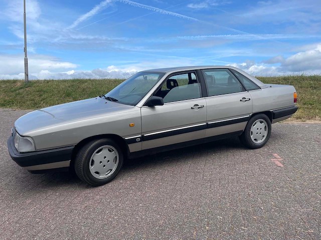 Audi - 100 - 100 cc - oldtimer - afbeelding 9 van  14