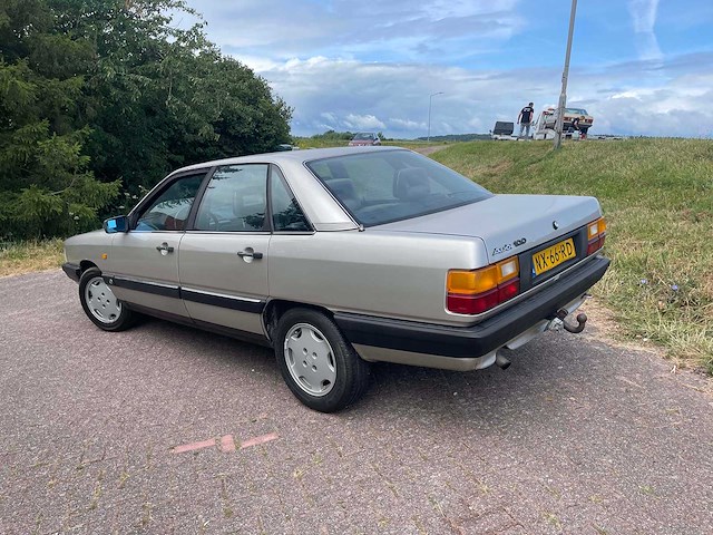 Audi - 100 - 100 cc - oldtimer - afbeelding 10 van  14