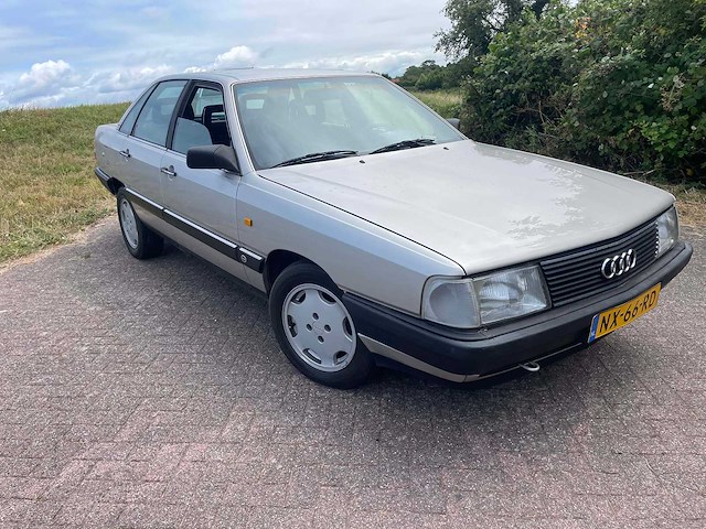 Audi - 100 - 100 cc - oldtimer - afbeelding 2 van  14