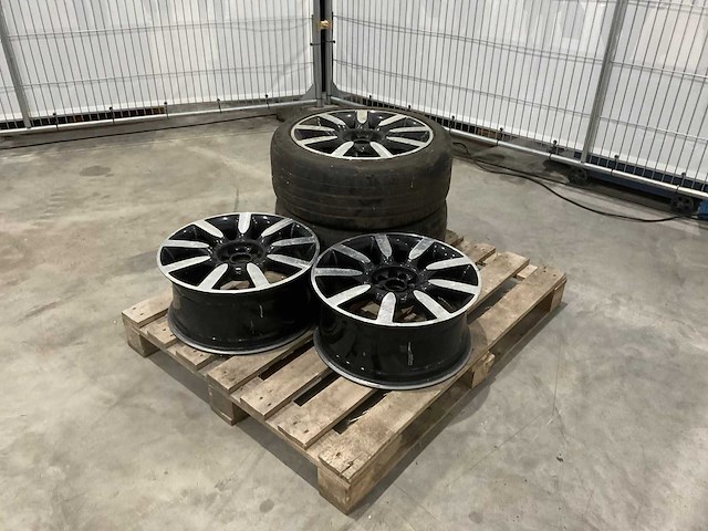 Audi - 18x8j et 35 - autobanden 225/45 zr18 - afbeelding 1 van  8