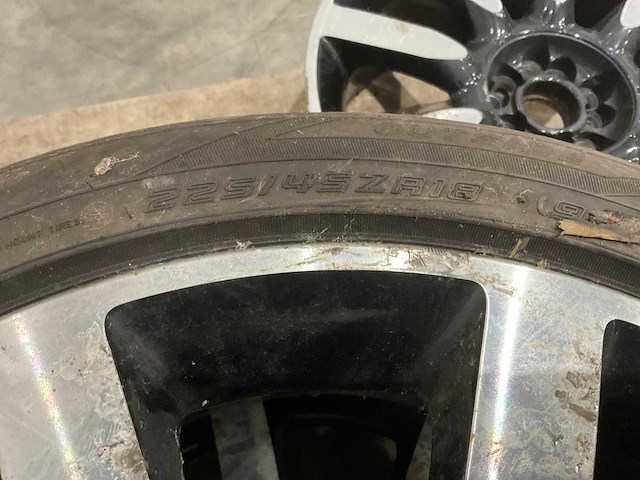 Audi - 18x8j et 35 - autobanden 225/45 zr18 - afbeelding 7 van  8