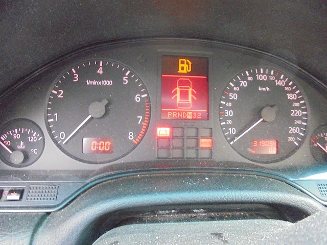 Audi - 1997 - a8 - 2.8 5v quattro - rs-zs-33 - afbeelding 2 van  13