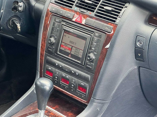 Audi - 2001 - a8 - 3.7 5v quattro - 15-pg-nn - afbeelding 3 van  16