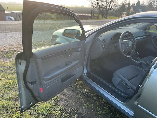 Audi - 2002 - a4 limousine - 2.0 - personenauto - afbeelding 15 van  44