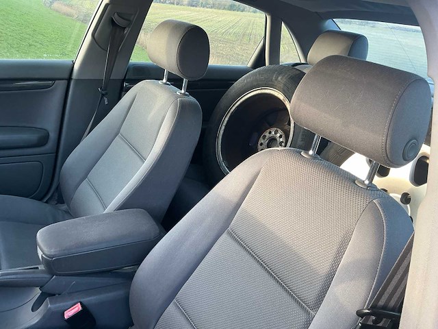 Audi - 2002 - a4 limousine - 2.0 - personenauto - afbeelding 17 van  44