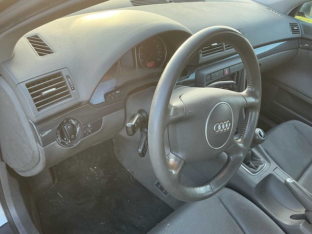 Audi - 2002 - a4 limousine - 2.0 - personenauto - afbeelding 20 van  44