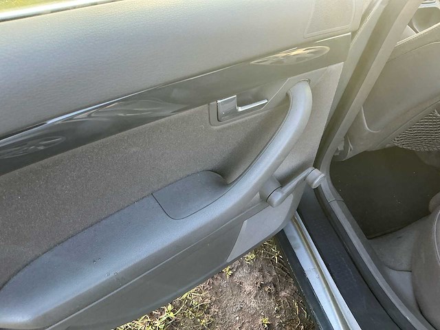 Audi - 2002 - a4 limousine - 2.0 - personenauto - afbeelding 24 van  44