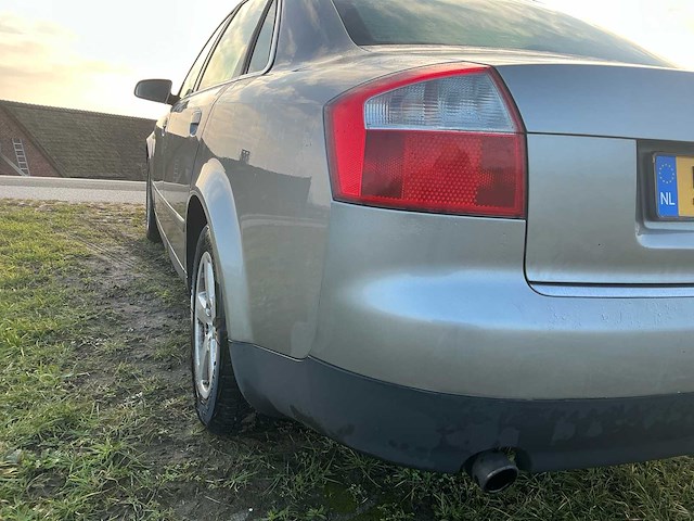 Audi - 2002 - a4 limousine - 2.0 - personenauto - afbeelding 3 van  9