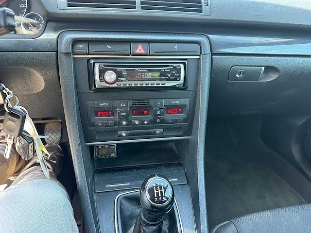 Audi - 2002 - a4 limousine - 2.0 exclusive - personenauto - afbeelding 8 van  18