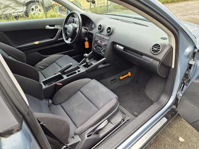 Audi - 2005 - a3 - 2.0 fsi ambiente - zh-527-d - afbeelding 7 van  17