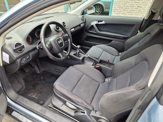 Audi - 2005 - a3 - 2.0 fsi ambiente - zh-527-d - afbeelding 9 van  17