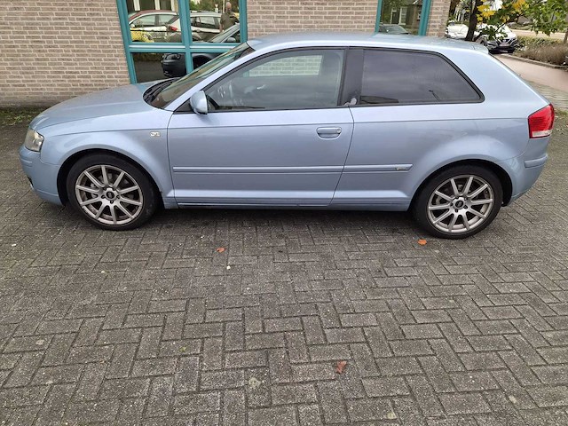 Audi - 2005 - a3 - 2.0 fsi ambiente - zh-527-d - afbeelding 11 van  17