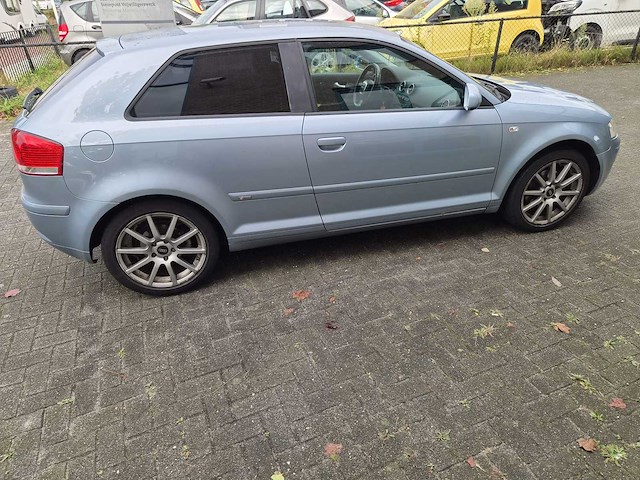 Audi - 2005 - a3 - 2.0 fsi ambiente - zh-527-d - afbeelding 13 van  17