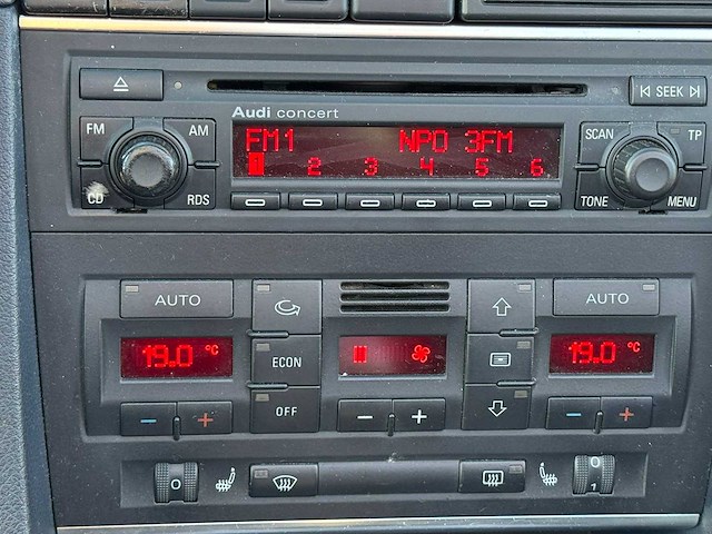 Audi - 2005 - a4 cabriolet - 1.8 turbo pro line - personenauto - afbeelding 11 van  30