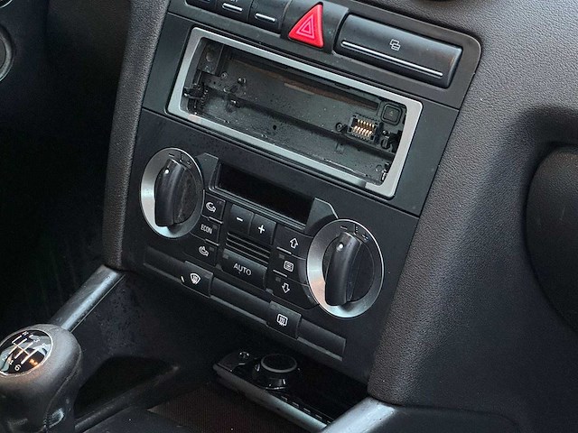 Audi - 2006 - a3 - 2.0 fsi attraction - 30-st-jf - afbeelding 13 van  14