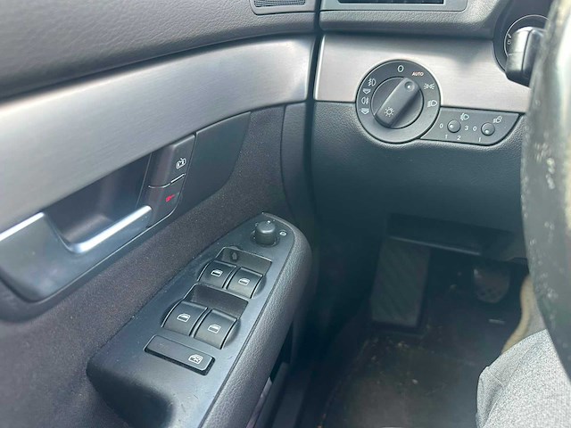 Audi - 2007 - a4 limousine - 2.0 advance - personenauto - afbeelding 14 van  22