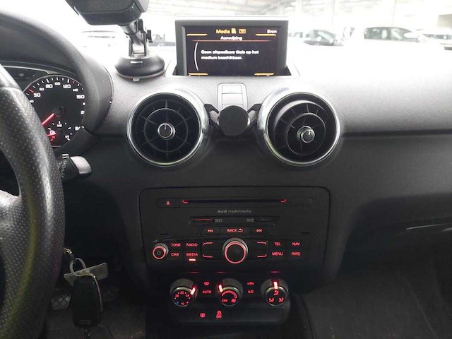 Audi - 2013 - a1 sportback - 1.2 tfsi pro line s - personenauto - afbeelding 2 van  17