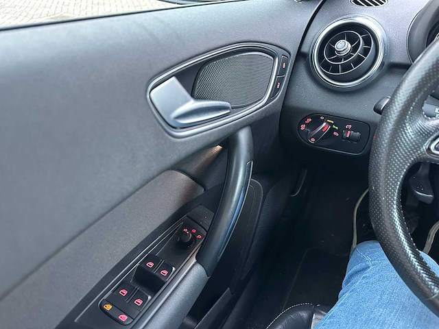 Audi - 2013 - a1 sportback - 1.2 tfsi pro line s - personenauto - afbeelding 6 van  19