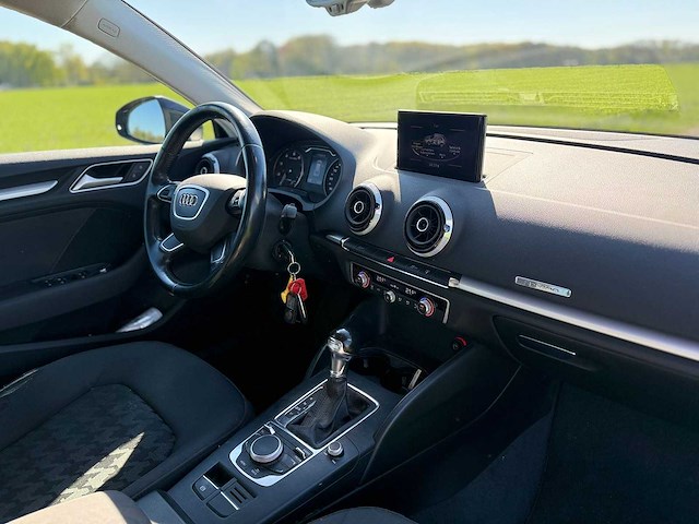 Audi - 2014 - a3 sportback - 1.4 tfsi attr.pl+g-t - 6-tvk-50 - afbeelding 2 van  11