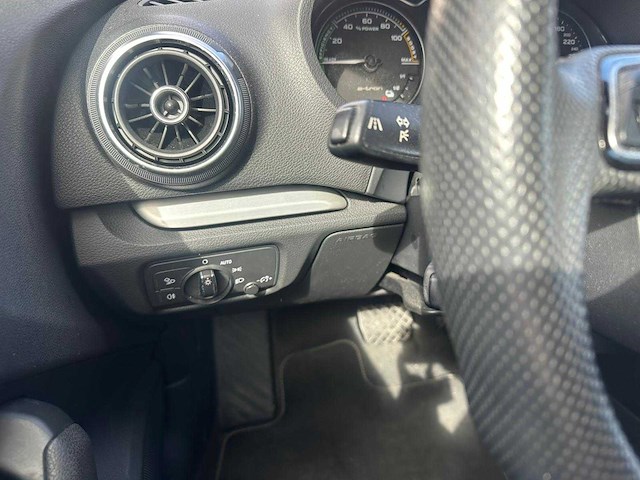 Audi - 2015 - a3 sportback - 1.4 e-tron amb. pl+ - automaat - personenauto - afbeelding 17 van  28