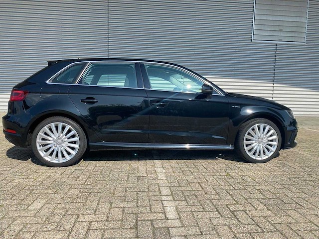 Audi - 2015 - a3 sportback - 1.4 e-tron amb. pl+ - gr-173-v - afbeelding 8 van  12