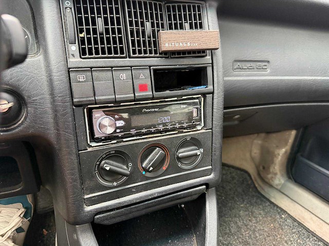 Audi - 80 - 1.6 e - personenauto - 1992 - afbeelding 3 van  17