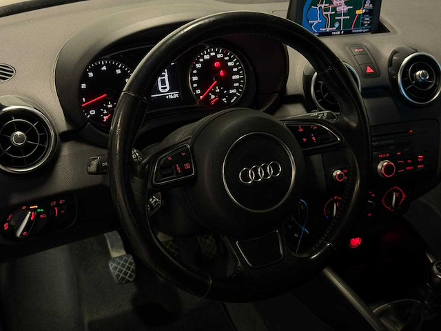 Audi - a1 - 1.2 tfsi amb. pl. b. - car - 2011|25-pxj-3|iaw - afbeelding 4 van  23