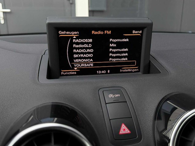 Audi - a1 - 1.2 tfsi connect - car - 2012|11-sxd-6|iaw - afbeelding 32 van  60