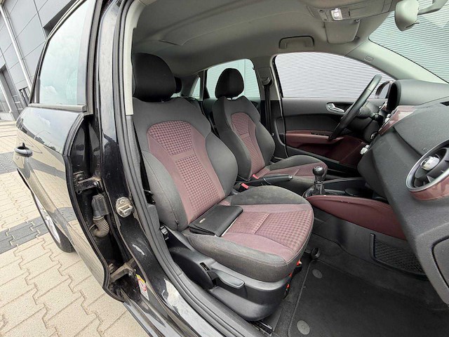 Audi - a1 - sportback - 1.4 tfsi attr. pl.b. personenauto - 2012 - afbeelding 8 van  17