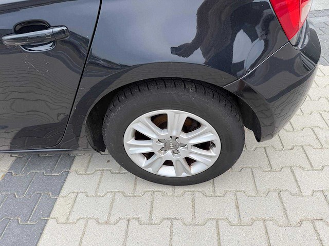 Audi - a1 - sportback - 1.4 tfsi attr. pl.b. personenauto - 2012 - afbeelding 11 van  17