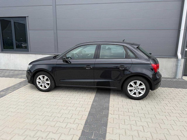 Audi - a1 - sportback - 1.4 tfsi attr. pl.b. personenauto - 2012 - afbeelding 13 van  17