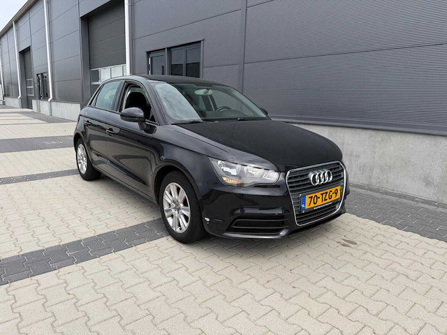 Audi - a1 - sportback - 1.4 tfsi attr. pl.b. personenauto - 2012 - afbeelding 14 van  17
