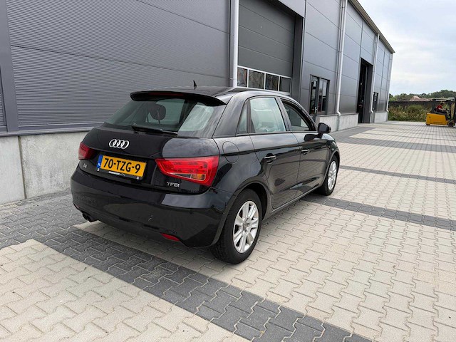Audi - a1 - sportback - 1.4 tfsi attr. pl.b. personenauto - 2012 - afbeelding 15 van  17