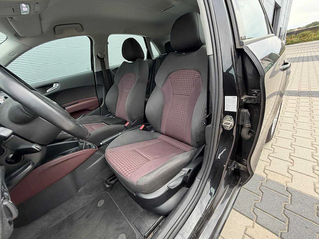 Audi - a1 - sportback - 1.4 tfsi attr. pl.b. personenauto - 2012 - afbeelding 3 van  26