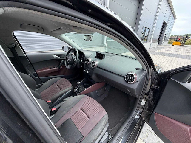 Audi - a1 - sportback - 1.4 tfsi attr. pl.b. personenauto - 2012 - afbeelding 9 van  26
