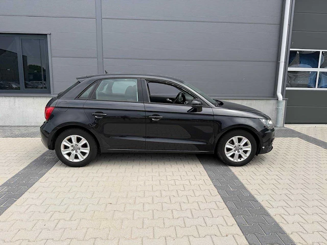 Audi - a1 - sportback - 1.4 tfsi attr. pl.b. personenauto - 2012 - afbeelding 21 van  26