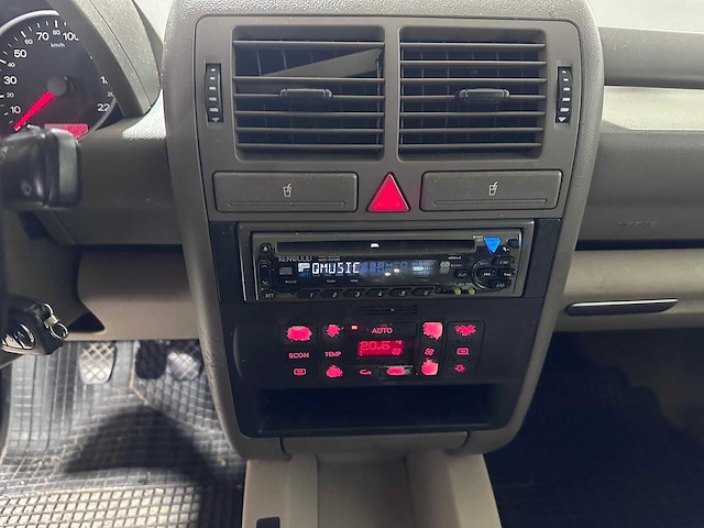 Audi - a2 - 1.4 16v- 18-rjf-8 - afbeelding 4 van  16