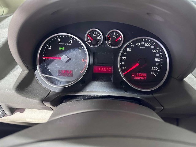 Audi - a2 - 1.4 16v- 18-rjf-8 - afbeelding 16 van  16