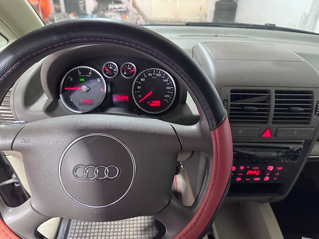 Audi - a2 - 1.4 16v- 18-rjf-8 - afbeelding 15 van  16