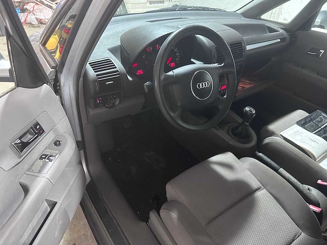 Audi - a2 - 1.4 16v- jk-575-j- 2000 - afbeelding 6 van  8