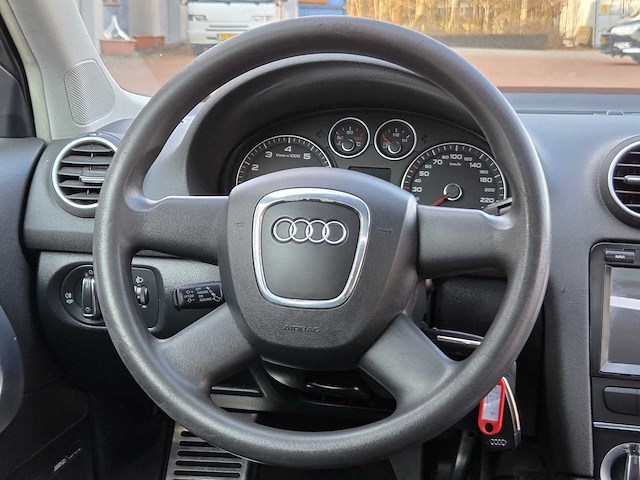 Audi - a3 - 1.4 tfsi attr. pl b - 01-jvv-7 - 2009 - afbeelding 8 van  17