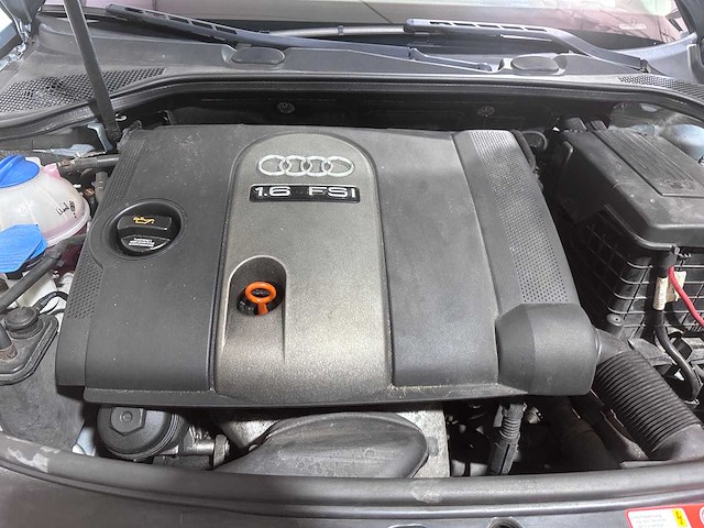Audi - a3 - 1.6 fsi attraction - 81-sx-dx- 2006 - afbeelding 8 van  17