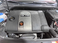 Audi - a3 - 1.6 fsi attraction - 81-sx-dx- 2006 - afbeelding 8 van  17