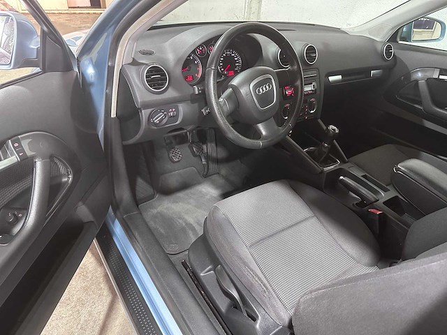 Audi - a3 - 1.6 fsi attraction - 81-sx-dx- 2006 - afbeelding 15 van  17