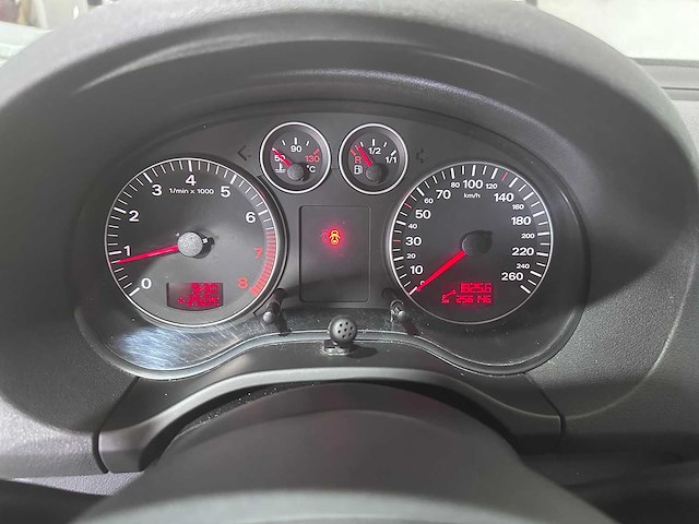 Audi - a3 - 1.6 fsi attraction - 81-sx-dx- 2006 - afbeelding 17 van  17