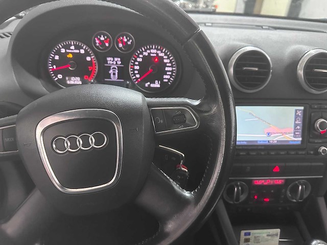 Audi - a3 cabriolet - 1.8 tfsi attr.pl.bns - 89-lbv-2- 2010 - afbeelding 14 van  15